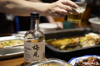 又到了貼秋膘的季節，吃美食就要配梅見青梅酒！
