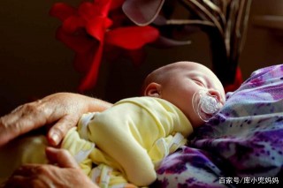 你是不是總是擔心小寶寶會吃撐，嬰兒吃奶會撐到嗎？