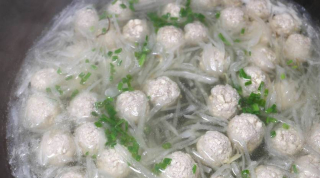白蘿卜丸子湯：暖心美味的家庭料理_肉餡_口感_清水