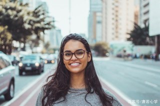 婚姻裏，女性最忌諱的是“弱者”思維，請學會做一個不好惹的女人