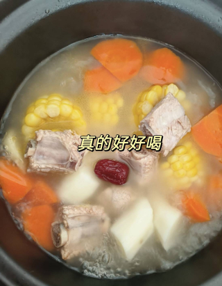 鮮美玉米排骨湯：輕松在家煮出餐廳級的暖身好滋味！_大蔥_生姜_胡蘿卜