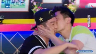跑男第七季收官，四位新成員坦言壓力大，朱亞文不舍，獻吻鄭愷