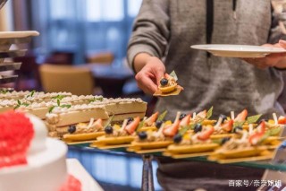 飯局上，有3種表現的人，往往胸有大格局，值得深交