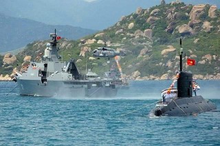 蛇鼠一窩，印越派出戰艦在南海軍演，還准備聯手開采南海油氣資源