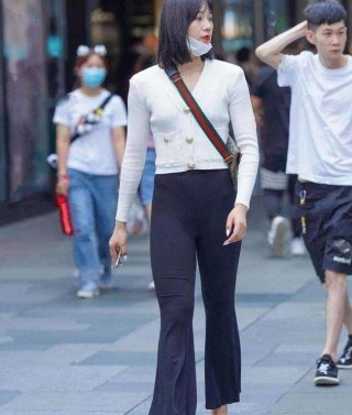 束腰包臀的瑜伽褲，休閑靚麗合時宜，身材真好