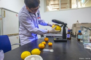 廣州某學校教師操作科學實驗，突然瞬間燃燒……