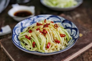 美食分享：紅燒豬蹄、涼拌西葫蘆、紅燒排骨的做法