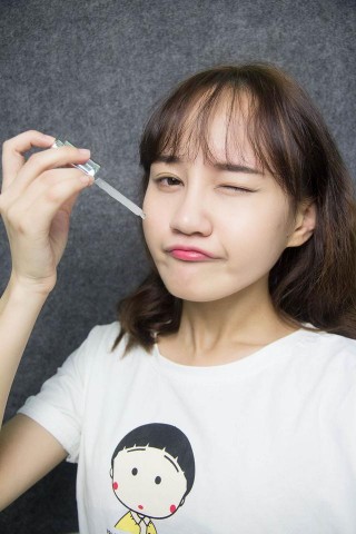 屈臣氏有款精華液，美白淡斑還護膚，高質低價，溫和
