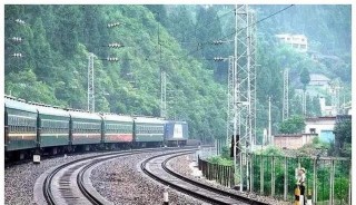 寶成鐵路運行了60多年的綠皮火車，路上的風景是亮點，你坐過嗎