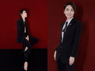 47歲閆妮瘦成「紙片人」，穿黑西裝上春晚，衣品顏值都逆襲！