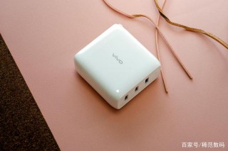 vivo 65W多口快充上手：多個設備同時充電居家旅遊必備