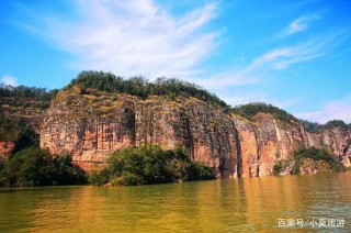 福建境內無人居住的人工湖，為國家4A級旅遊區，庫容8.7億立方米