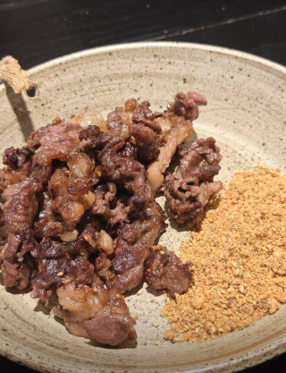 五一假期齊齊哈爾烤肉火爆出圈，"烤"驗龍江美食新名片_遊客_炭火_城市