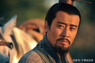 三國故事說唱文學的藝術成就：定中有變的敘事策略