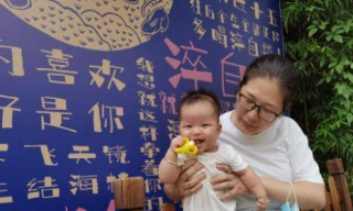 小寶寶，今天你終於吃了老爸喜歡的土豆泥哈，以後不要挑食哦