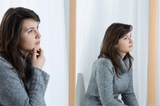 女人的最佳絕經年齡是多少？女性快絕經時，身體會發出3個信號