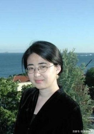 北大才女田曉菲：嫁給大24歲博士生導師，現狀如何