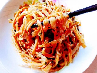 減肥涼拌菜吃它，絲絲脆爽，兩個就拌一大盤