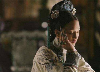 她18年不得寵，卻被甄嬛推上後位，更年期做一事成為不解之謎