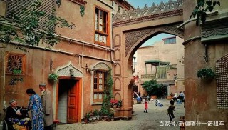 南疆旅遊可以選擇自駕遊，在喀什租車公司租車自駕去帕米爾高原
