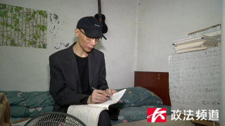 長沙男子蝸居8平米出租屋21年複原《紅樓夢》：精神財富讓我快樂