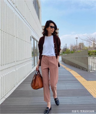 “日系風”今年依舊盛行，簡約大氣，奔三奔四的女人可以直接套用