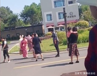女子穿和服在歷史景點拍照，被小夥怒斥不愛國，女子：你算個啥