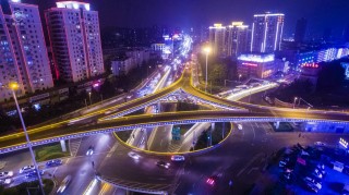 「魔鬼立交橋」之稱，五層20個匝道，導航導致都要罷工了啊！