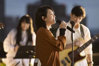 51歲劉若英氣質仍然似少女，曬娃做美食，接地氣的生活讓人羨慕