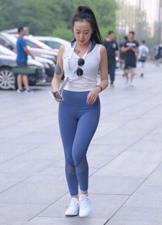 靚麗好看的打底褲穿搭盡顯時尚好風情，彰顯女人的氣質，運動範兒