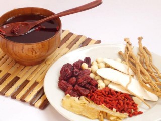 它能燃燒脂肪，每晚一小杯輕鬆幫你刮掉小肚子、立馬瘦10斤！