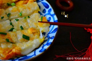 寧波人愛吃的過年小吃，一塊麻糍加上雞蛋和小蔥，煎一煎真香