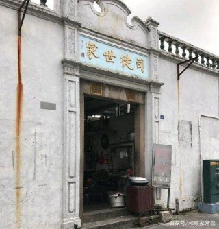 讓我們在牌坊街尋找美食吧