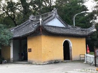 雪竇山：國家AAAAA級旅遊景區，佛教五大名山之一的彌勒佛道場