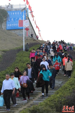 昔日貧困村吃上旅遊飯 隆回縣向家牛天嶺景區牛年春節遊真牛