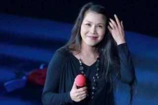 梅艷芳稱她為姐姐，本是樂壇一姐卻染病隱退，性情起來不輸袁立