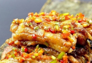 大廚教你做家常蒜香排骨，外酥裏嫩，滿屋子飄香，分分鐘吃個精光