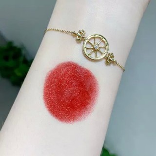 水吻輕奢口紅，上嘴輕薄水潤