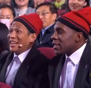 哈德森和韓德君扭起了二人轉，如何看待體育明星參加娛樂節目？