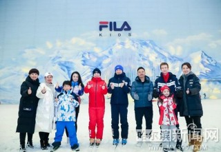 滑雪世界冠軍在哈爾濱融創雪世界為萌娃零距離滑雪教學