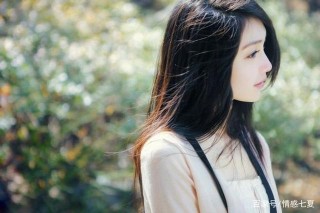 親孫生病老兩口拿退休金去旅遊，兒媳打來電話，婆婆去女兒家養老