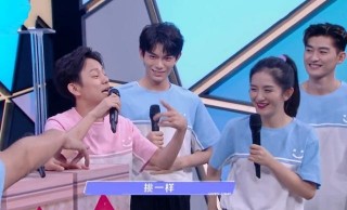 謝娜聞到快本美食時，全網注意力都在她小動作上，又懷孕了？