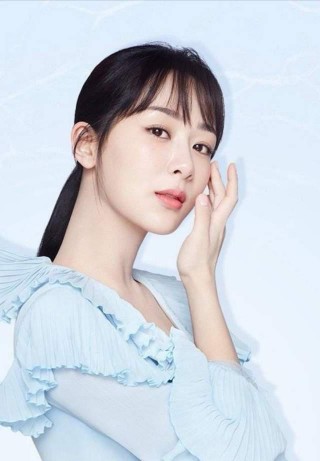 楊紫百變風格俏皮可愛，鄧倫輕松駕馭多種裝扮，打造潮流時尚風