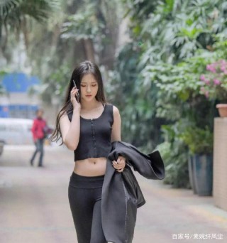 身材好的女人勸你試試“瑜伽褲”，時髦又顯身材，潮人們都愛穿