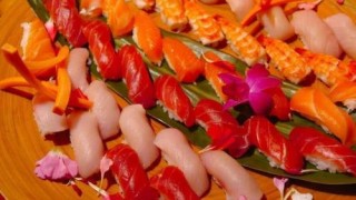 日本最“殘忍”的一道料理，邊吃邊觀賞魚骨遊泳！