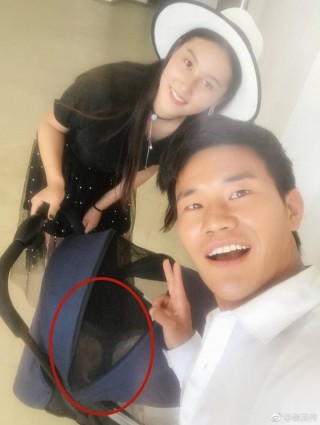 「小兵張嘎」兒子越來越像自己，美貌老婆卻發胖了