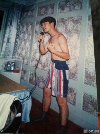 黃曉明曬18歲舊照，青澀有型一直都很帥
