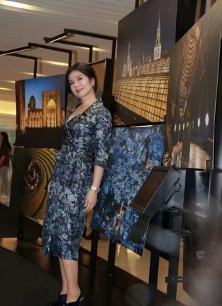 鐘楚紅會打扮，60歲穿衣優雅時尚，堪稱中年女人的穿搭模板