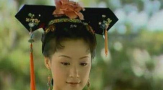 她是唯一與皇太後作對並取得勝利的妃子，封皇貴妃，卻孀居58年