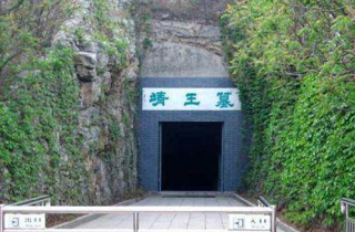 此墓主人生120個兒子，出土雙頭“銅祖”後，考古家：有特殊含義_文物_中山靖王_中山國
